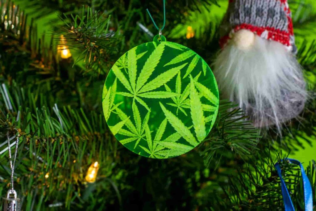 christmas-ornament-with-cannabis-symbol